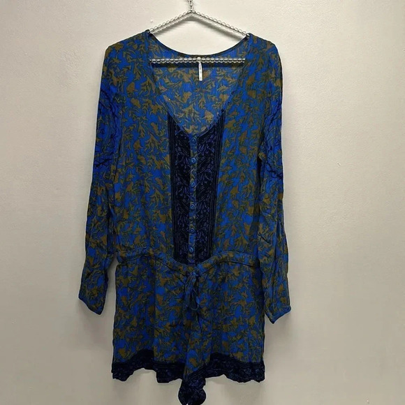 Free People Snap Out Of It Romper Playsuit Shorts Blue Paisley Floral Size XS - Picture 2 of 7